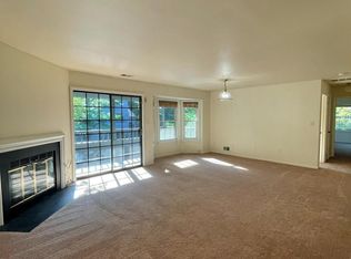905 Woodhaven Dr, Edison, NJ