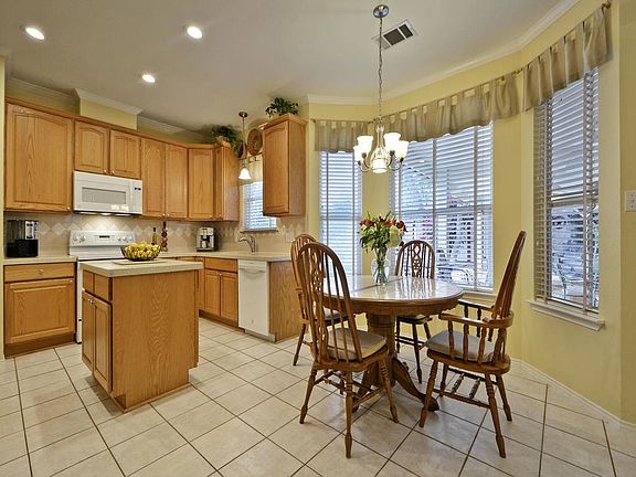 5th image of 1108 Wood Creek Dr