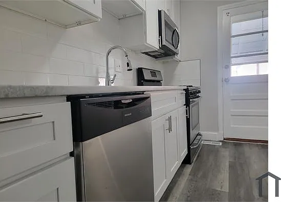 4 bed, 1304 sqft, $2,700 — Photo 2