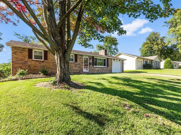 401 Harvard Dr, Scott City, MO 63780