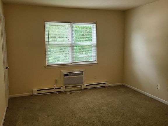 4th image of 1428 Baychester Ave APT B2