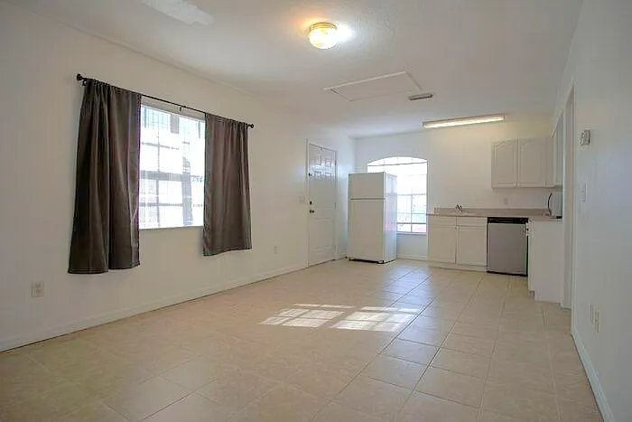 308 Australian Way #B — Photo 12