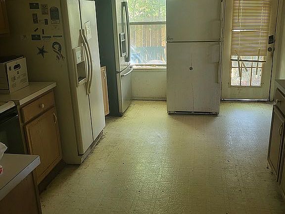 2nd image of 901 Brooks Dr
