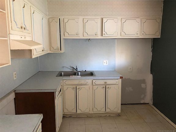 4th image of 218 W Orleans Ave