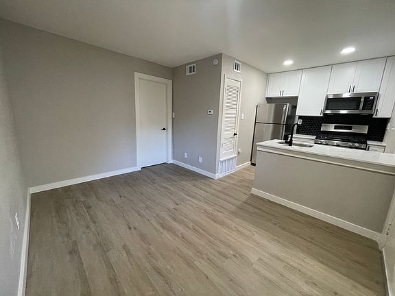 4th image of 4400 1/2 Avenue A #209