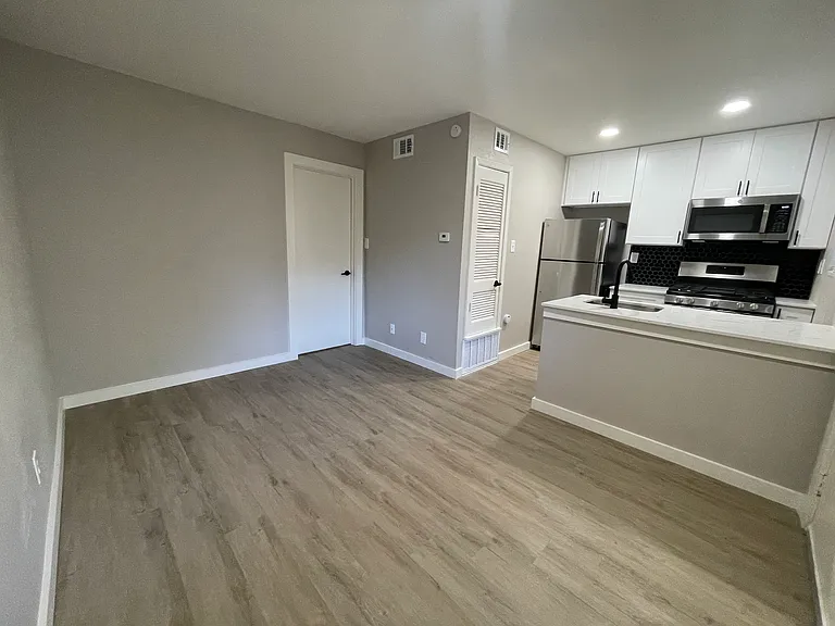 4400 1/2 Avenue A #209 — Photo 2