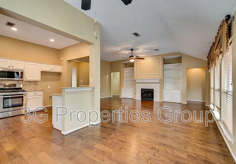 3900 Oak Park Dr — Photo 13