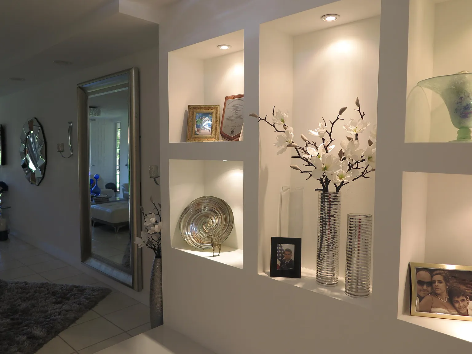2 bed, 2.0 bath, 1300 sqft, $5,700 — Photo 2