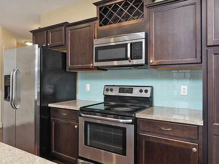 1040 E Walnut St — Photo 18