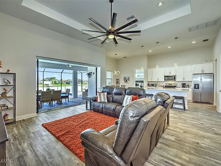 3527 SW 4th Ln — Photo 7