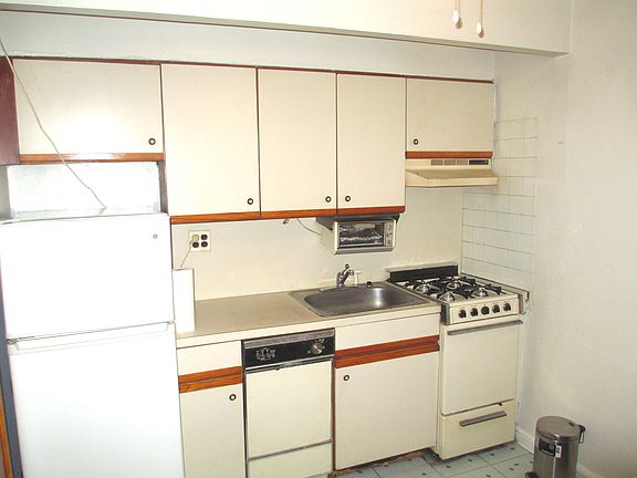 3rd image of 34-15 74th St APT 3D