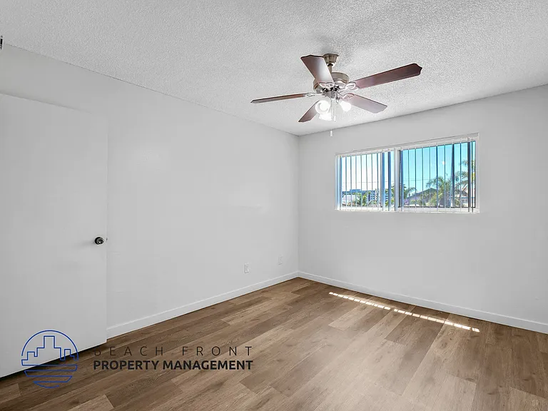 1525 Pine Ave. — Photo 17