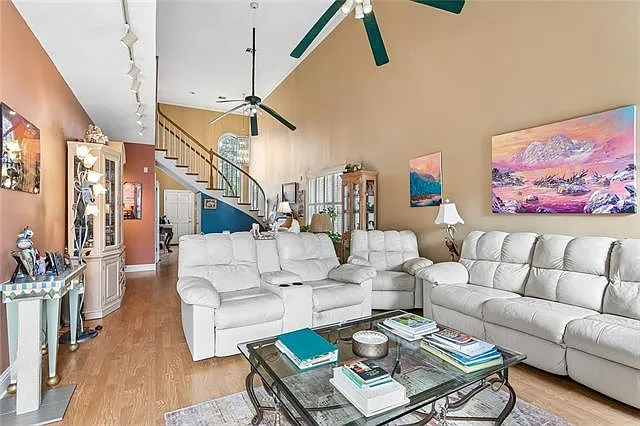 2 bed, 2.5 bath, 2000 sqft, $2,500 — Photo 4