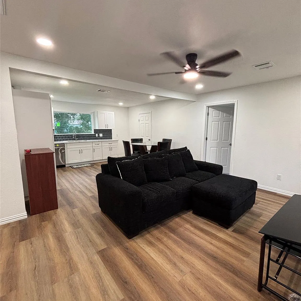 4 bed, 2.0 bath, 1260 sqft, $2,195 — Photo 4