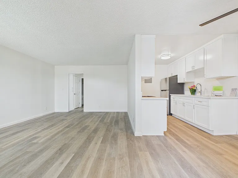 Woodman Apartments — Photo 12