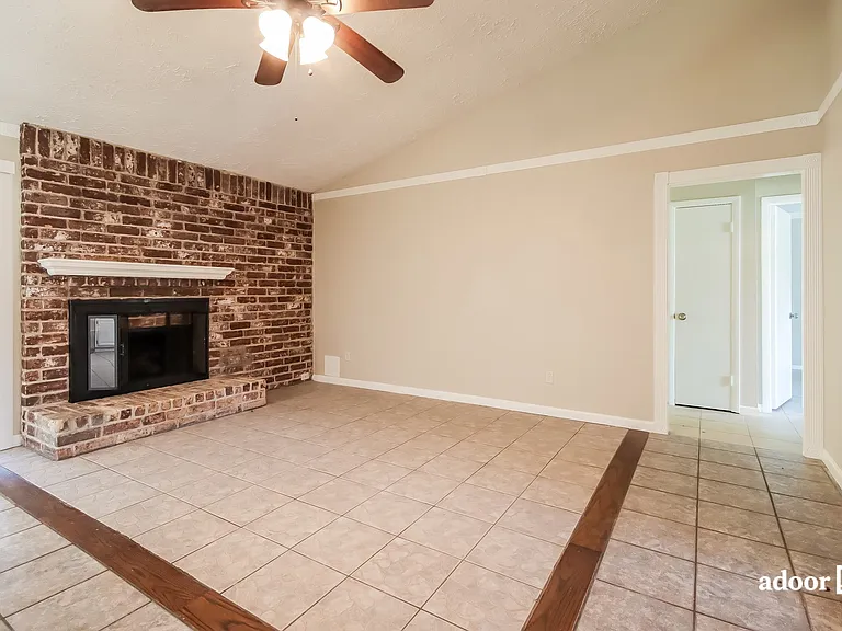19311 Leewood Ct — Photo 9