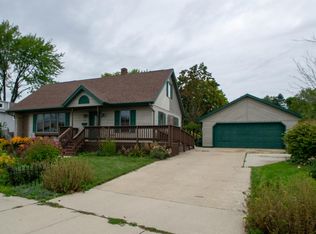 323 N Water St, Algoma, WI 54201