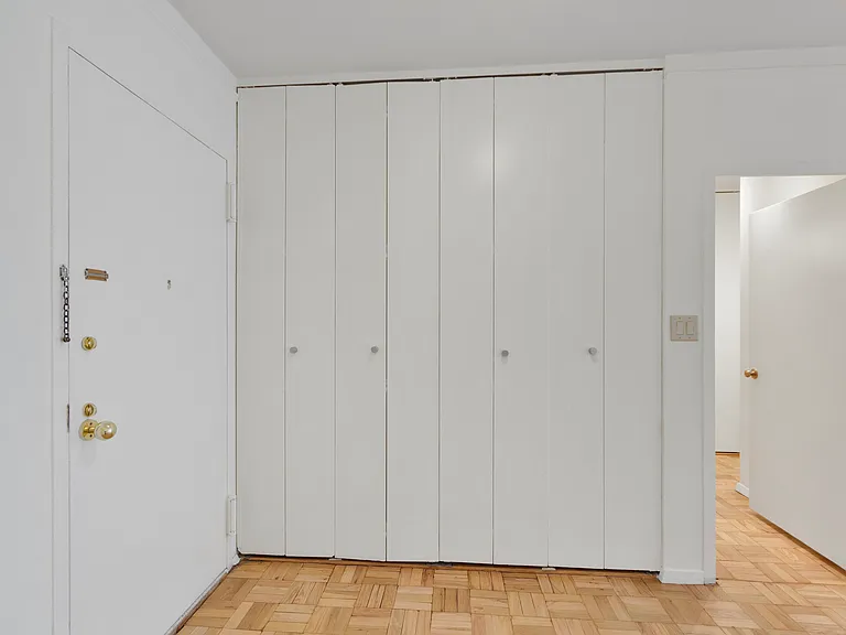 900 Park Ave #15B — Photo 6