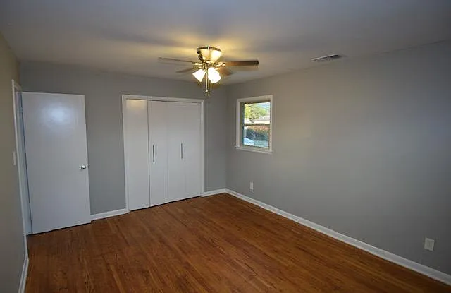 812 Farley Dr SE — Photo 37