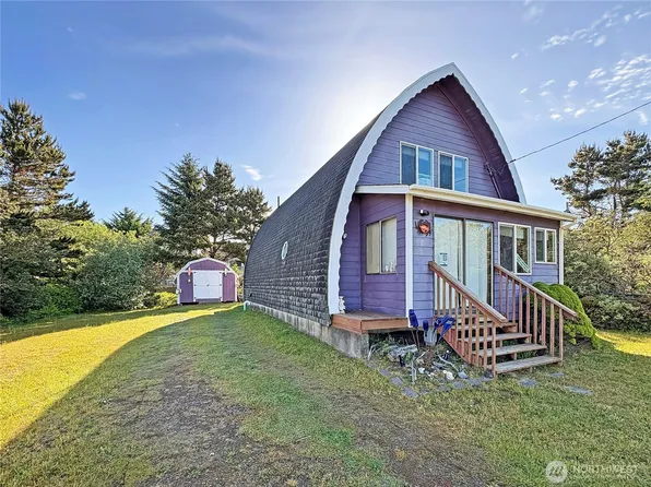 568 Cowlitz Court SW, Ocean Shores, WA 98569