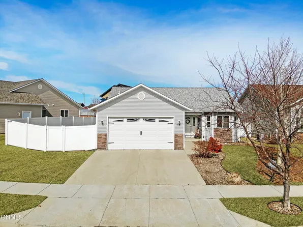 1910 Timbers St W, Williston, ND 58801