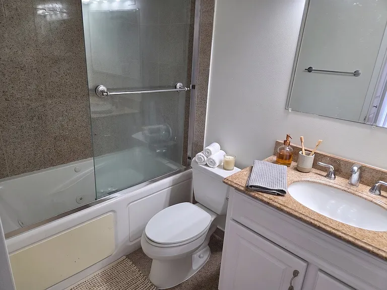 2020 N Lincoln Park W #23D — Photo 8