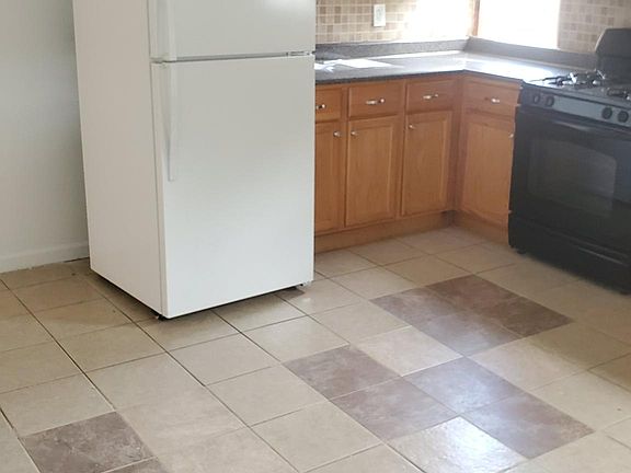 Eat-in kitchen
