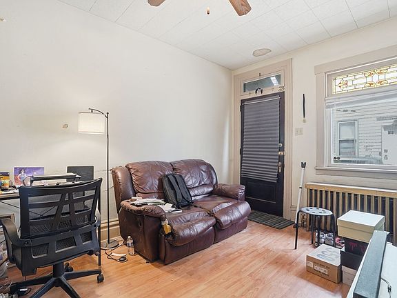 3rd image of 1816 Harcum Way