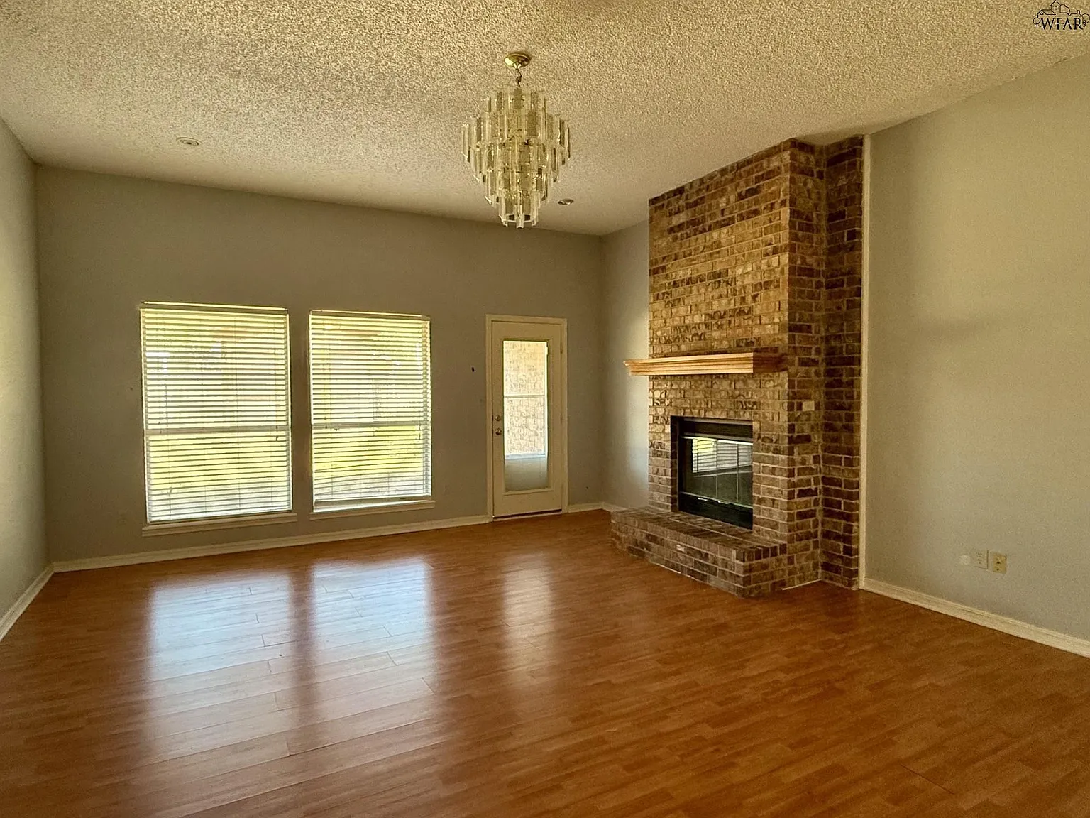 4 bed, 2.5 bath, 1852 sqft, $2,500 — Photo 3