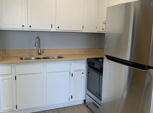 392 Executive Dr #203, Carol Stream, IL 60188