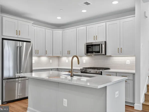 114 Pepperell St, Alexandria, VA 22304