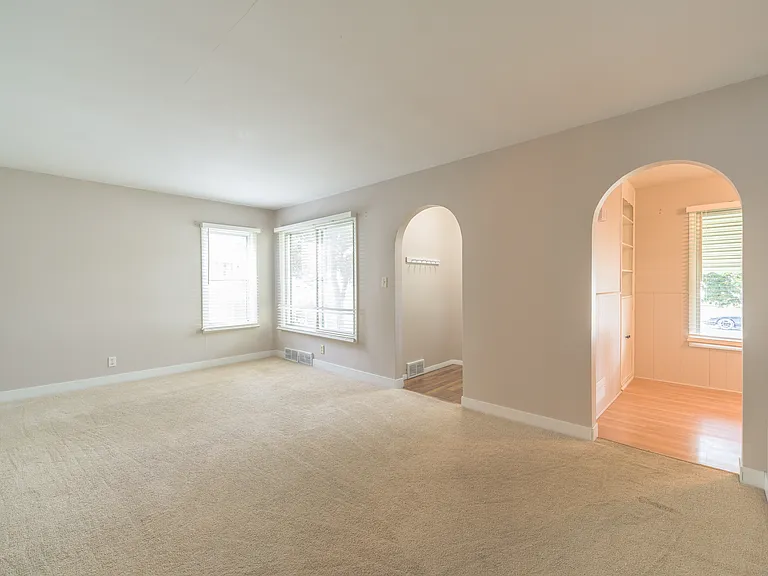 1713 1st Ave NE — Photo 6