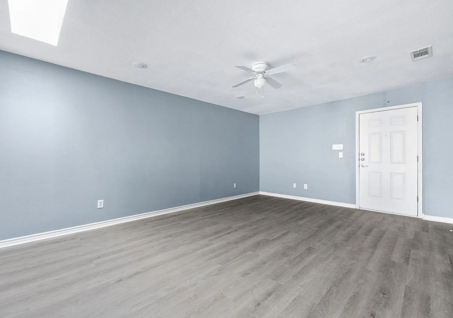 805 N Main st - 2 bed 2 bath newly renovated — Photo 4