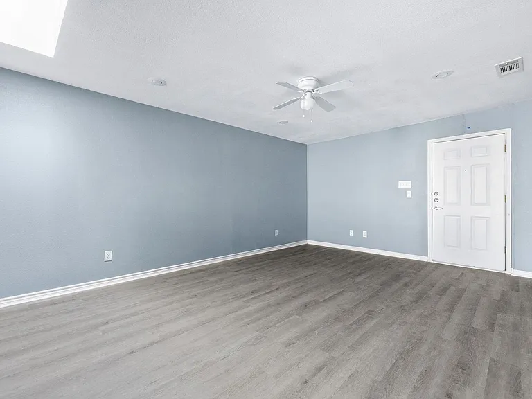 805 N Main St #104 — Photo 4