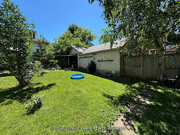 4th image of 403 Mackay St