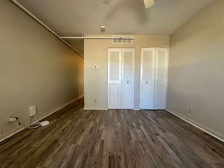 300 E Shelbourne Dr — Photo 15