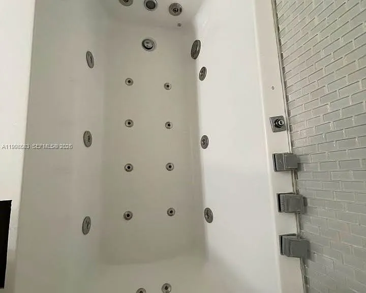 209 N Fort Lauderdale Beach Blvd #12E — Photo 13