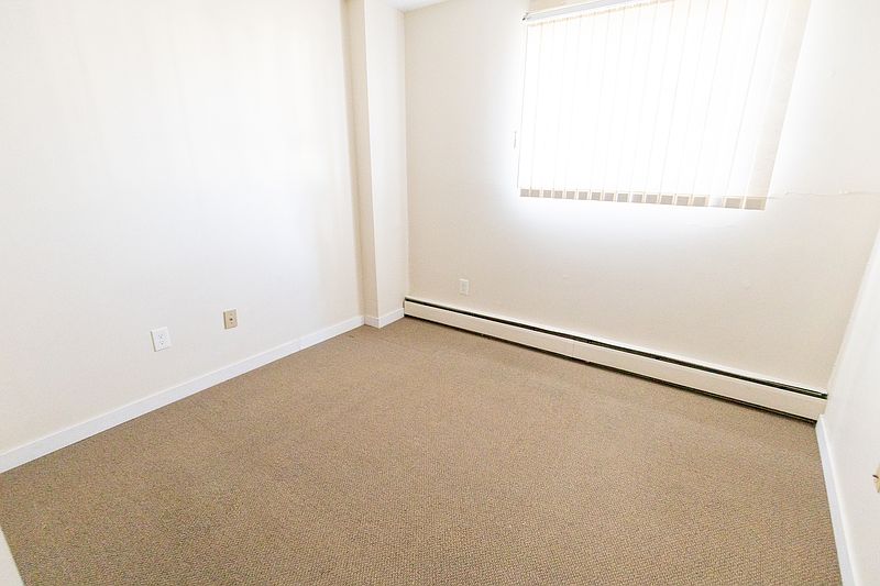 Airdrie Apartment for rent - 2 Bedrooms — photo 4