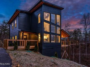 1827 Walker Trl, Sevierville, TN 37876