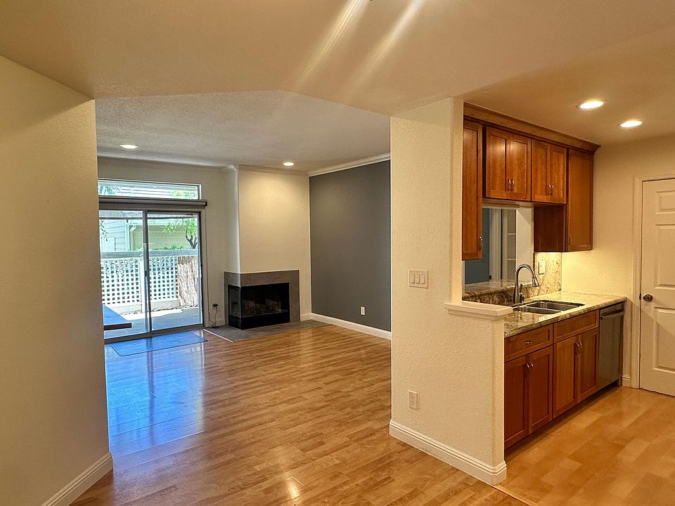 1st image of 972 Lake Isabella Way