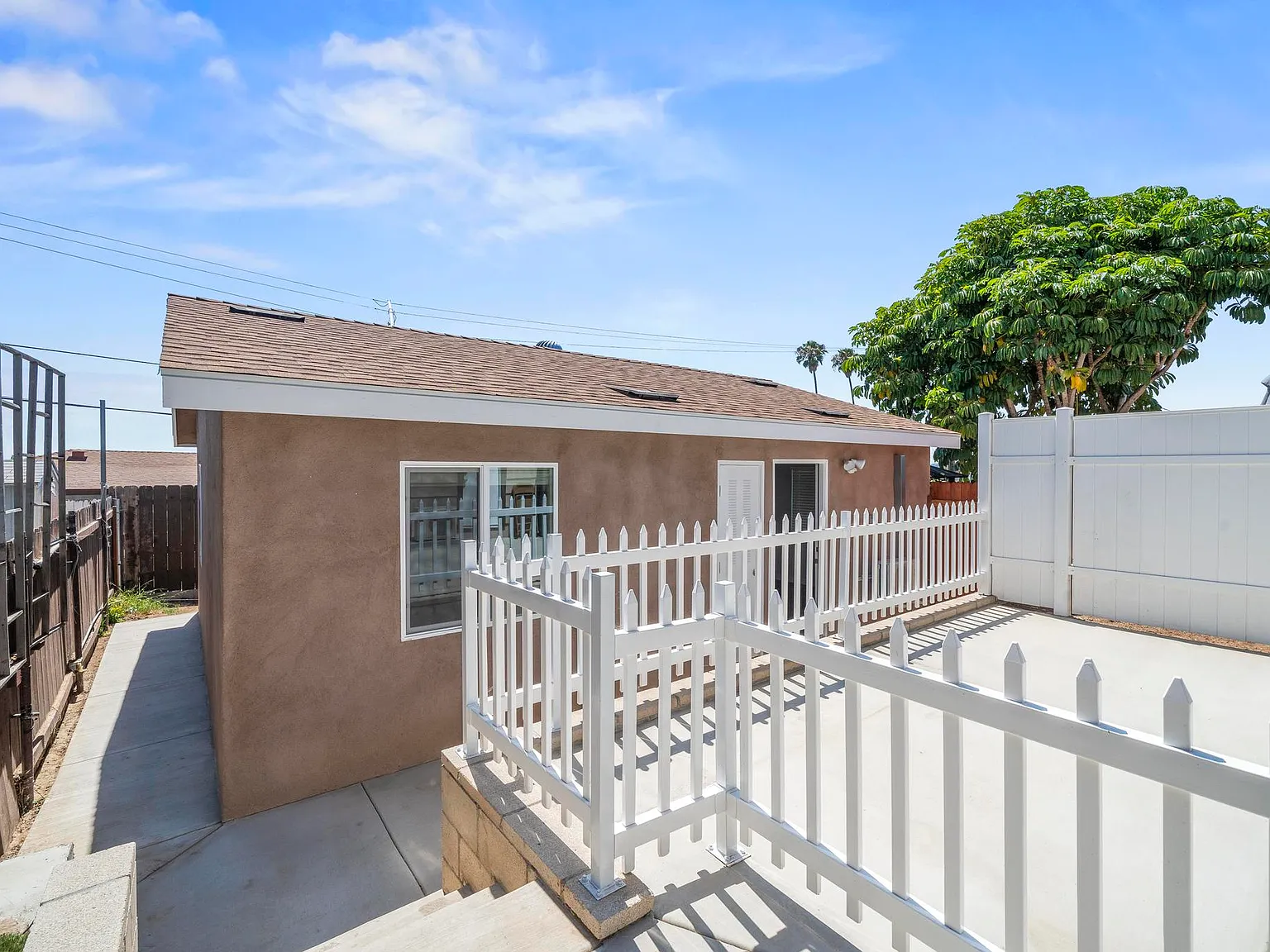 2 bed, 574 sqft, $2,399 — Photo 2