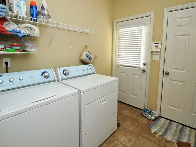 1241 Isle Bay Dr — Photo 14