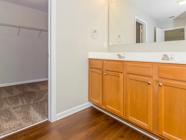 2720 Mayfair Dr — Photo 13