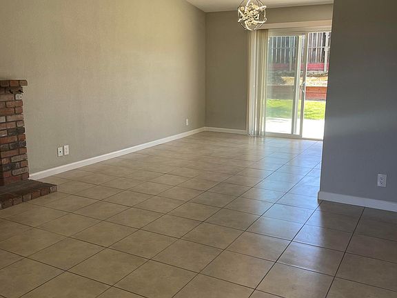 5th image of 400 Yosemite Dr