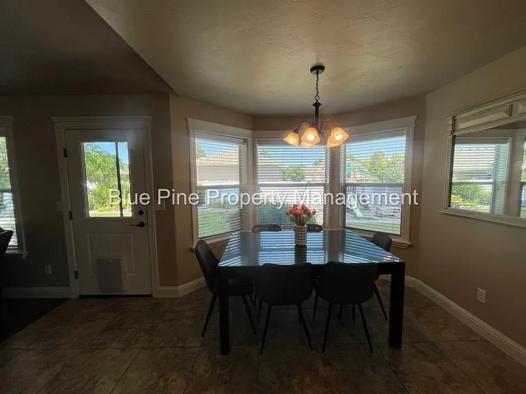 340 Chateau Dr #1 — Photo 6