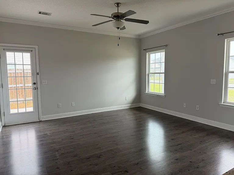710 Burke Dr — Photo 12