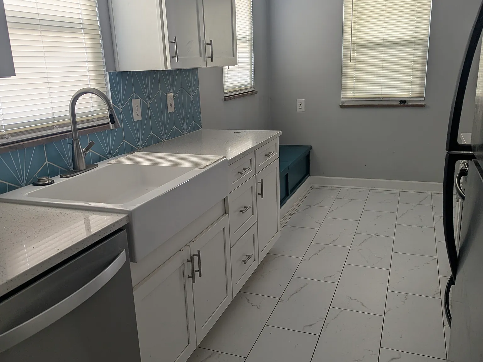 6177 Rosslyn Ave — Photo 2
