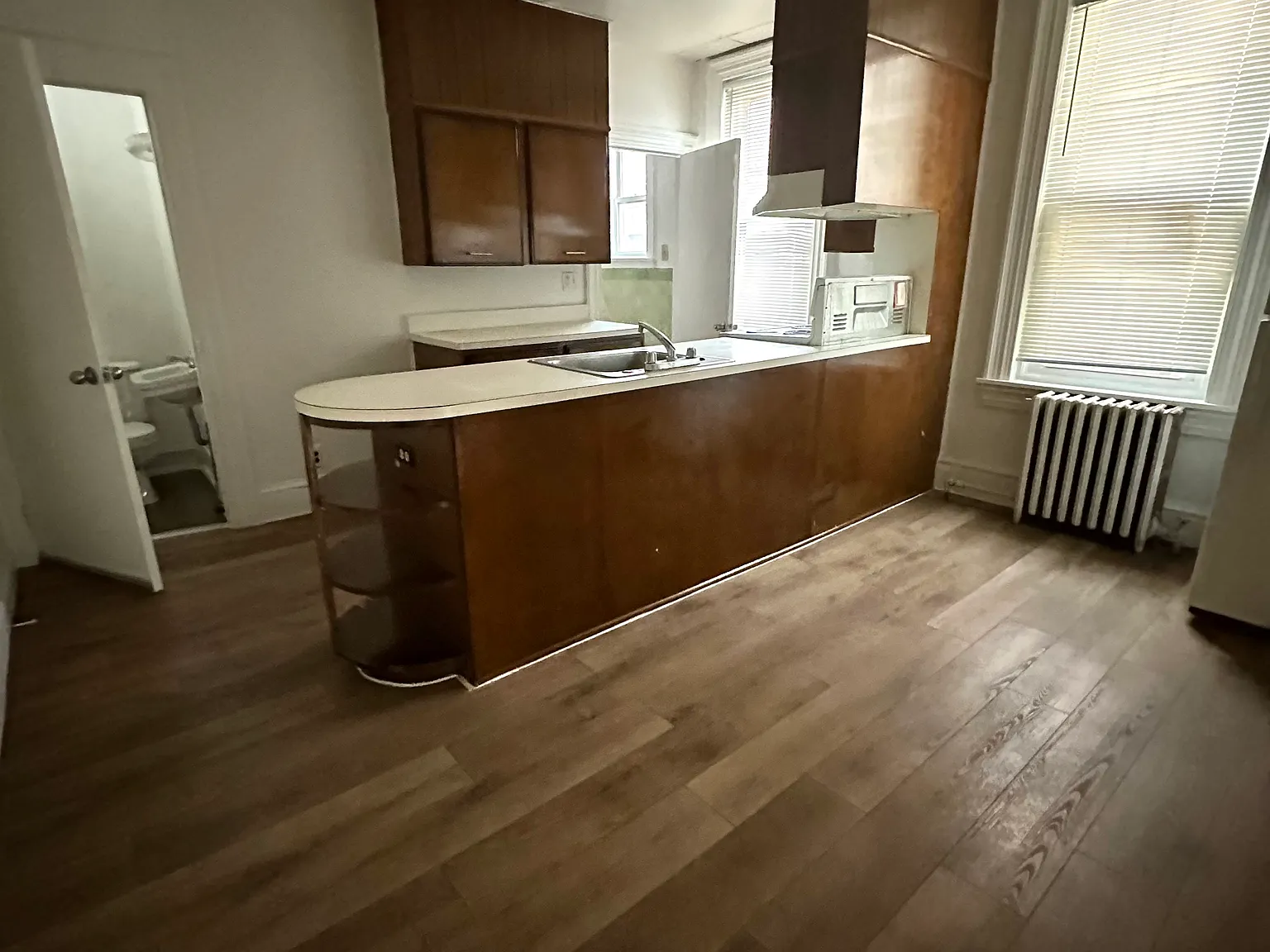 1 bed, 1.5 bath, 1200 sqft, $1,050 — Photo 2