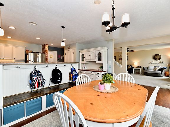 3rd image of 836 Sunvista Dr