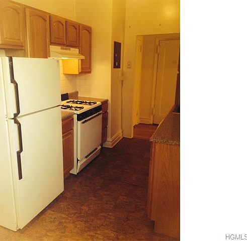 2nd image of 120 Stonelea Pl APT 4M